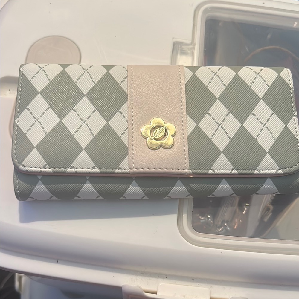 Elegant Green Plaid Women's Wallet with Floral Emblem